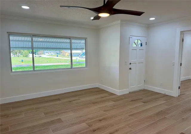 Photo 4 of Single family home for sale at 301 S Seminole Ave, Minneola, FL 34715 | MLS# G5112884 | Listing updated on 2026-08-24