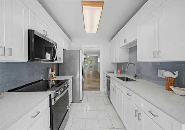 Listing Photo 3 - Condo for sale in building located at 144 Boca Ciega Pt Blvd N, Saint Petersburg, FL 33708