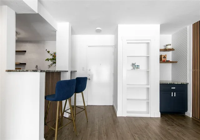 Listing Photo 2 - Condo for sale in building located at 2302 S Manhattan Ave, Tampa, FL 33629 - Unit #108