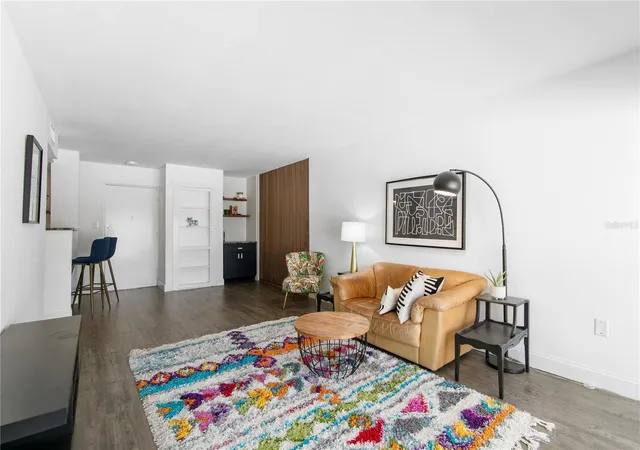 Listing Photo 4 - Condo for sale in building located at 2302 S Manhattan Ave, Tampa, FL 33629 - Unit #108
