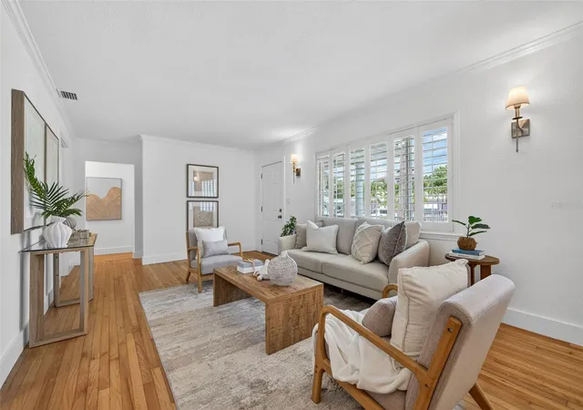 4th image of 976 Narcissus Ave, Clearwater Beach, FL 33767 | MLS# TB8512363