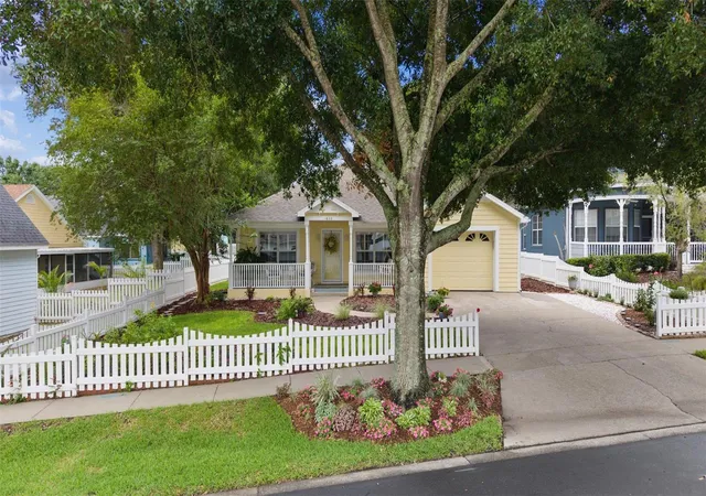 Homes for sale in Tavares, FL | 1622 Laurel Wy, Tavares, FL 32778 | MLS# G5112888
