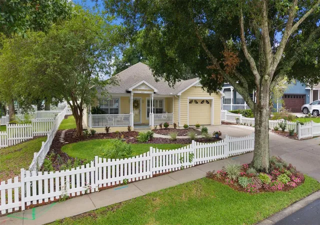 Homes for sale in Tavares, FL | 1622 Laurel Wy, Tavares, FL 32778 | MLS# G5112888