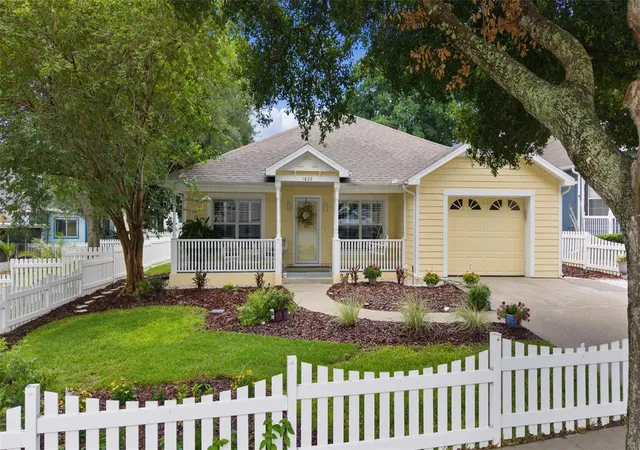 Homes for sale in Tavares, FL | 1622 Laurel Wy, Tavares, FL 32778 | MLS# G5112888
