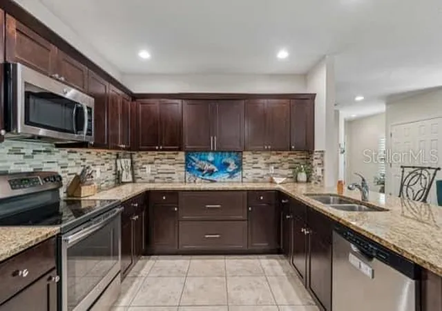 4th image of 994 Celtic Cir, Tarpon Springs, FL 34689 | MLS# W7886108