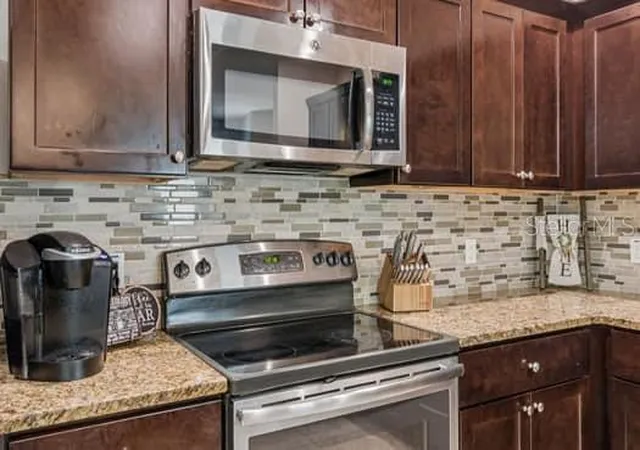 5th image of 994 Celtic Cir, Tarpon Springs, FL 34689 | MLS# W7886108