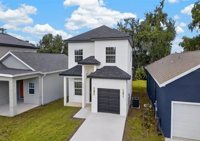 Photo 2 of Single family home for sale at 823 E Mcdonald Ave, Eustis, FL 32726 | MLS# O6411013 | Listing updated on 2026-10-28