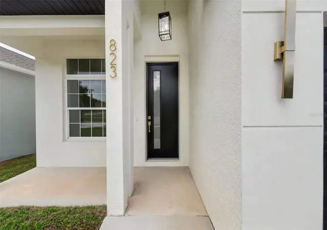 Photo 4 of Single family home for sale at 823 E Mcdonald Ave, Eustis, FL 32726 | MLS# O6411013 | Listing updated on 2026-10-28