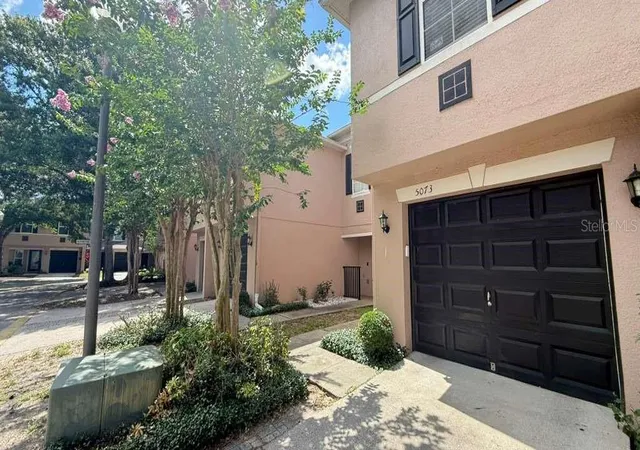 Photo 2 of Townhouse for sale at 5073 Kingscrest Ln, Oviedo, FL 32765 | MLS# O6411016 | Listing updated on 2026-10-05
