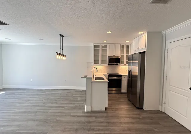 Photo 3 of Townhouse for sale at 5073 Kingscrest Ln, Oviedo, FL 32765 | MLS# O6411016 | Listing updated on 2026-10-05