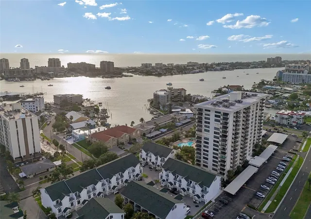 4th image of 320 Island Wy #304, Clearwater Beach, FL 33767 | MLS# TB8512455