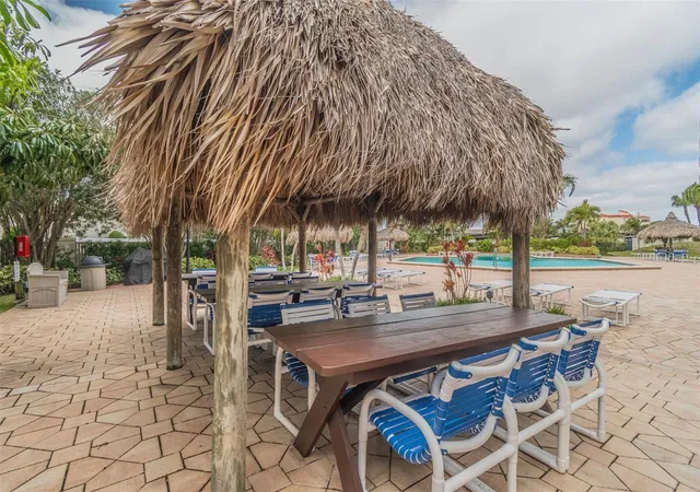 2nd image of 320 Island Wy, CLEARWATER BEACH, FL 33767