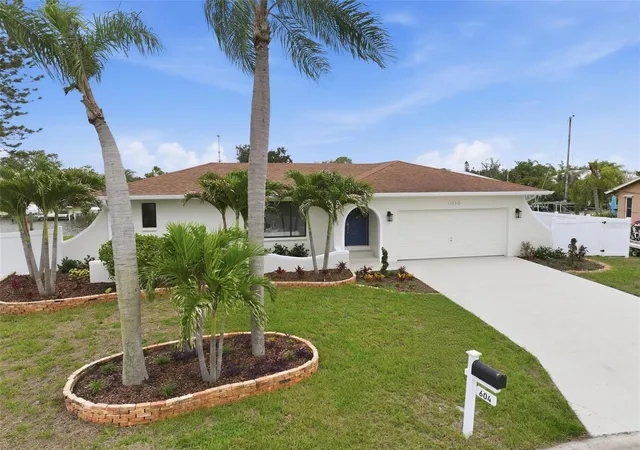 1st image of 604 Kingston Ct, Apollo Beach, FL 33572 | MLS# TB8512482
