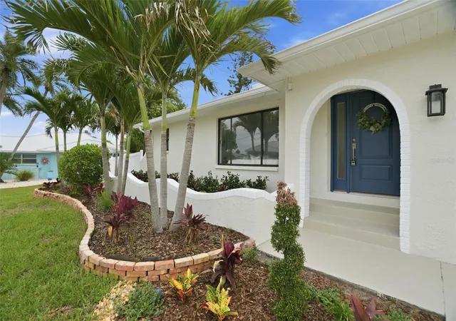 5th image of 604 Kingston Ct, Apollo Beach, FL 33572 | MLS# TB8512482