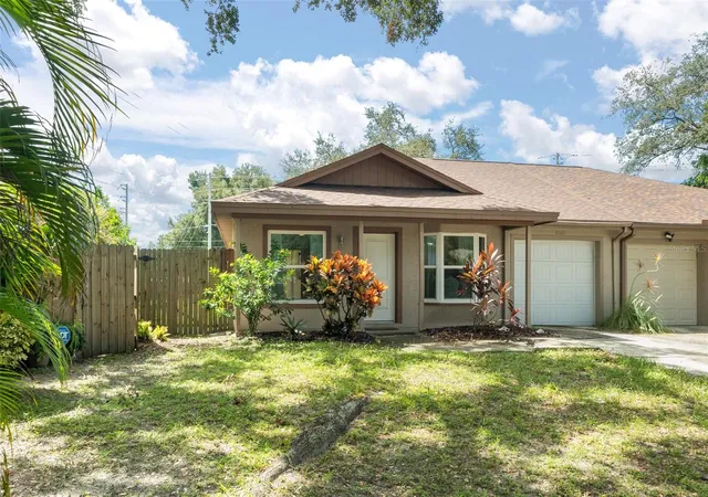 Photo 2 of Single family home for sale at 2662 Megan Ct, Palm Harbor, FL 34684 | MLS# TB8512496 | Listing updated on 2026-09-30
