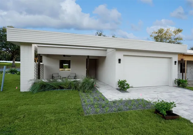 1st image of 450 Skyfield Ct, Lady Lake, FL 32159 | MLS# G5112897