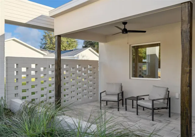 2nd image of 450 Skyfield Ct, Lady Lake, FL 32159 | MLS# G5112897