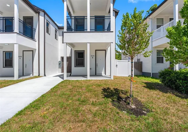 2nd image of 7015 N Central Ave #Unit D, Tampa, FL 33604 | MLS# TB8512502