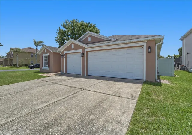 Photo 2 of Single family home for sale at 969 Horseshoe Fls Dr, Orlando, FL 32828 | MLS# O6411111 | Listing updated on 2026-07-09