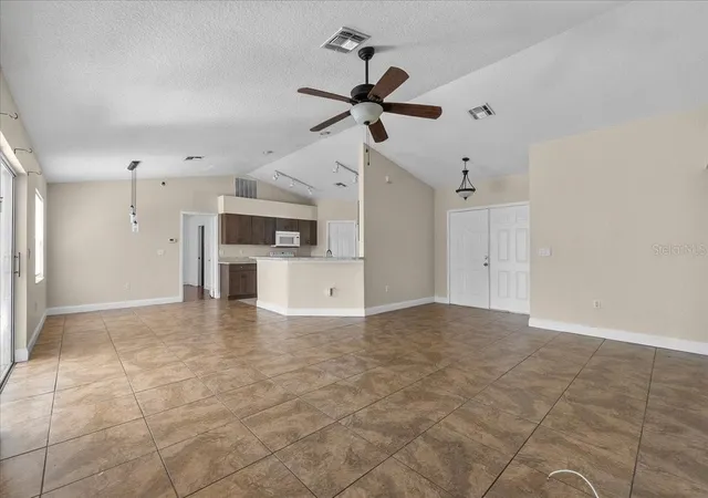 Photo 4 of Single family home for sale at 307 Sterling Dr, Winter Haven, FL 33884 | MLS# S5150673 | Listing updated on 2026-05-27