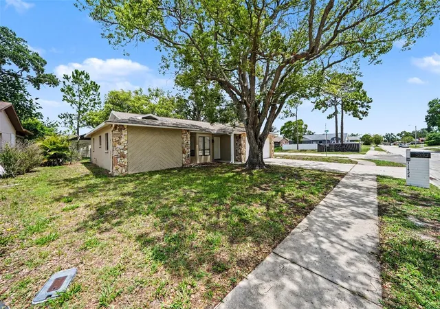 Photo 3 of Single family home for sale at 11424 Scallop Dr, Port Richey, FL 34668 | MLS# O6411124 | Listing updated on 2026-07-31