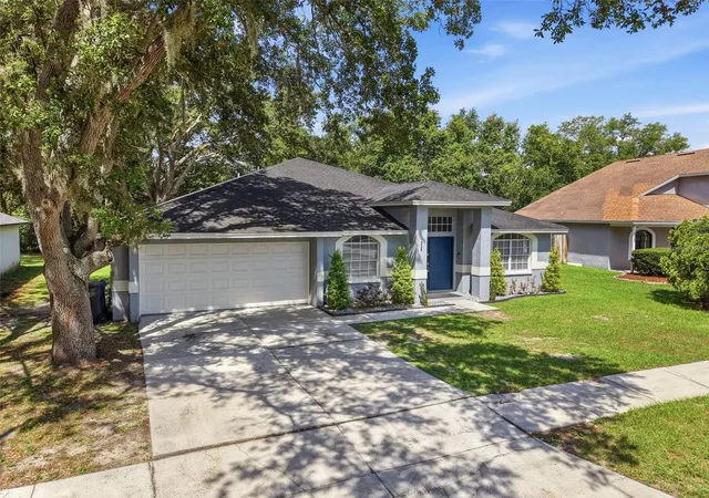 Photo 2 of Single family home for sale at 1328 Gangplank Dr, Valrico, FL 33594 | MLS# W7886127 | Listing updated on 2026-10-03