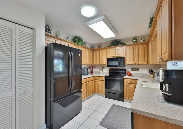 3rd image of 684 Allegheny Dr, Sun City Center, FL 33573 | MLS# TB8512560