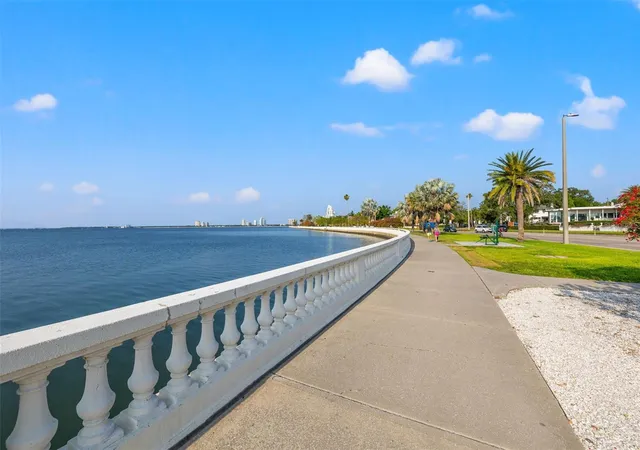 Homes for sale in Tampa, FL | 4907 Bayshore Boulevard, Tampa, FL 33611 | Houzeo