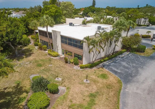 Photo 3 of Condo for sale at 193 Pineneedle Dr, Bradenton, FL 34210 | MLS# A4694934 | Listing updated on 2026-09-24