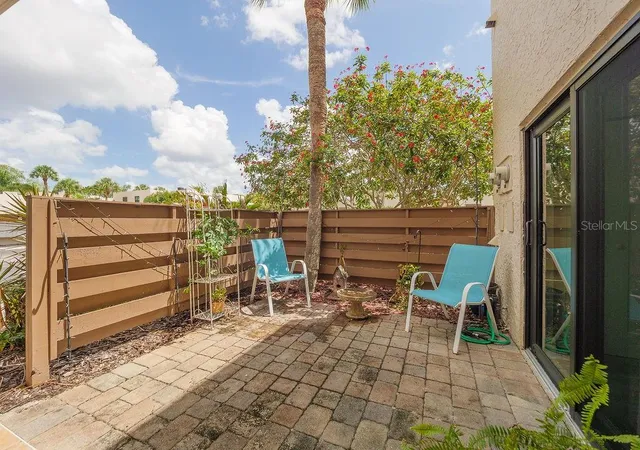 Listing Photo 5 - Condo for sale in building located at 193 Pineneedle Dr, BRADENTON, FL 34210