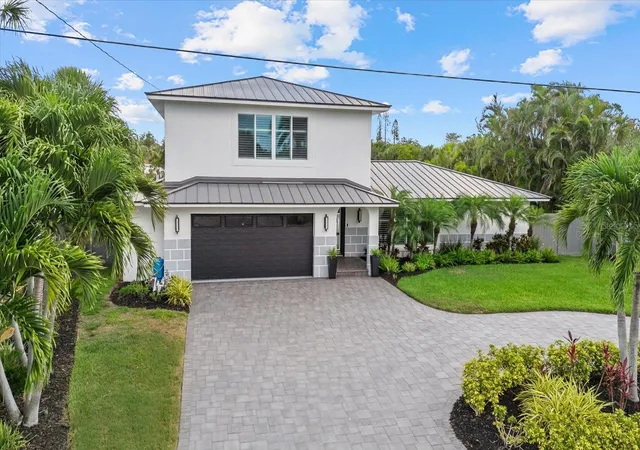 Photo 4 of Single family home for sale at 813 Idlewild Way, Sarasota, FL 34242 | MLS# A4694937 | Listing updated on 2026-07-11