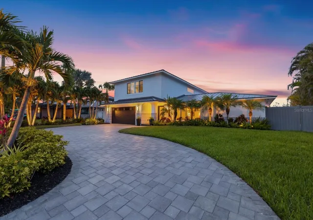 Photo 5 of Single family home for sale at 813 Idlewild Way, Sarasota, FL 34242 | MLS# A4694937 | Listing updated on 2026-07-11
