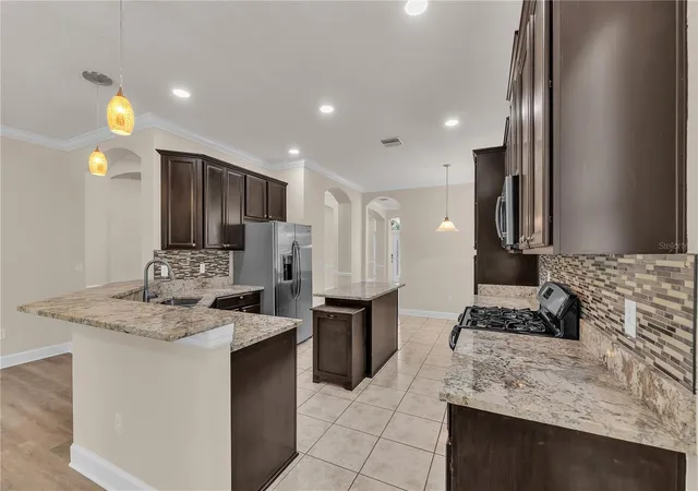 4th image of 17433 New Cross Cir, Lithia, FL 33547 | MLS# TB8512609