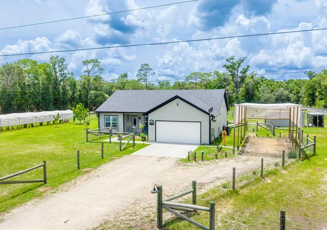 Homes for sale in Chiefland, FL | 11030 Nw 100Th Ave, Chiefland, FL 32626 | MLS# GC540675