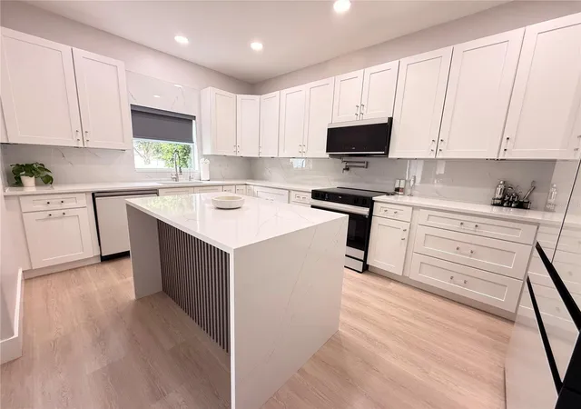 Photo 2 of Single family home for sale at 5802 Coquyt Dr, Mount Dora, FL 32757 | MLS# S5150693 | Listing updated on 2026-10-08