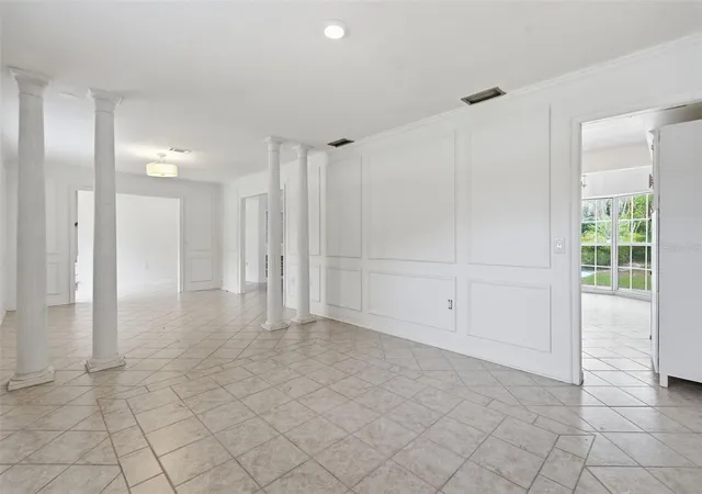 3rd image of 1303 Wallwood Dr, Brandon, FL 33510 | MLS# TB8512619