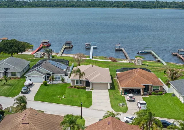 Photo 3 of Sale Pending at 4111 Is Lakes Dr, Winter Haven, FL 33881 | MLS# O6411190 | Listing updated on 2026-08-28