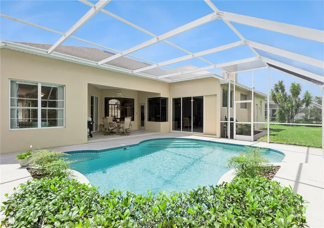 Photo 2 of Single family home for sale at 3823 Winding Lake Cir, Orlando, FL 32835 | MLS# O6411193 | Listing updated on 2026-09-05