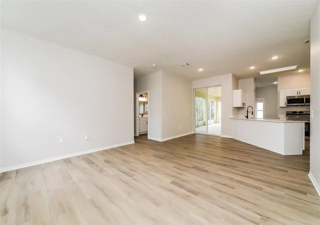 Photo 3 of Single family home for sale at 539 Brentford Ct, Kissimmee, FL 34758 | MLS# TB8512665 | Listing updated on 2026-10-22