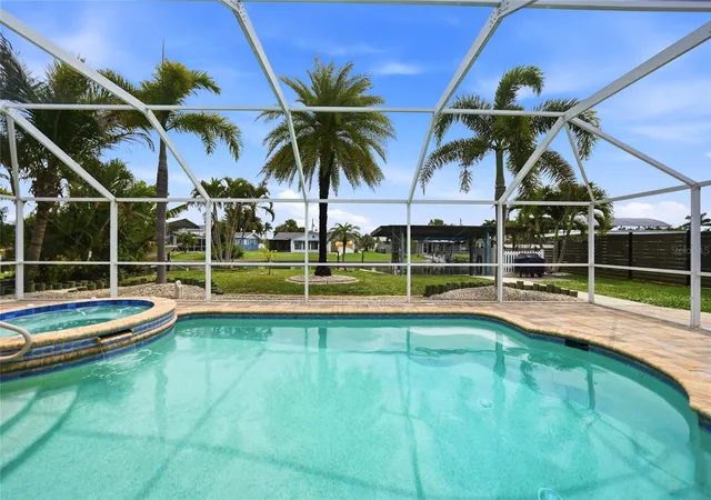 Photo 3 of Single family home for sale at 1433 Lemon Bay Dr, Englewood, FL 34223 | MLS# D6147608 | Listing updated on 2026-10-06
