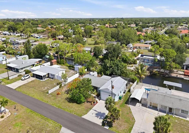 Photo 4 of Single family home for sale at 852 E 6th Street, Englewood, FL 34223 | MLS# D6147609 | Listing updated on 2026-07-04