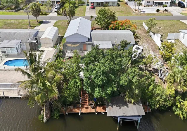 Photo 3 of Single family home for sale at 852 E 6th Street, Englewood, FL 34223 | MLS# D6147609 | Listing updated on 2026-07-04