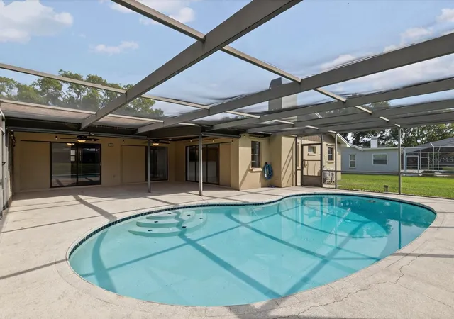 3rd image of 10843 Harborside Dr, Largo, FL 33773 | MLS# TB8512710