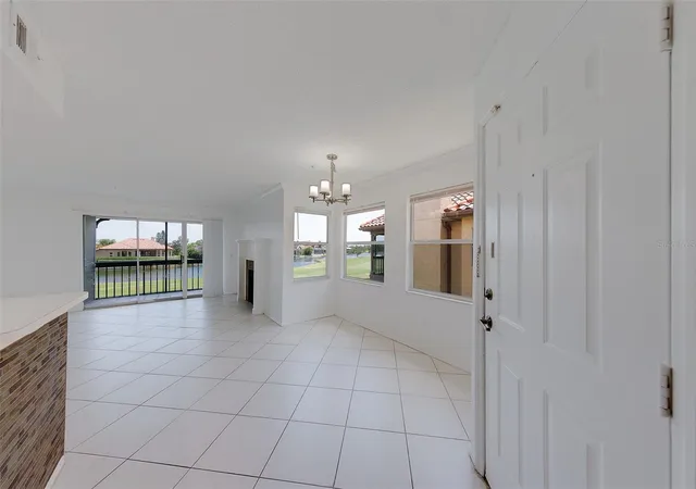 4th image of 2400 Feather Sound Dr #928, Clearwater, FL 33762 | MLS# TB8512733