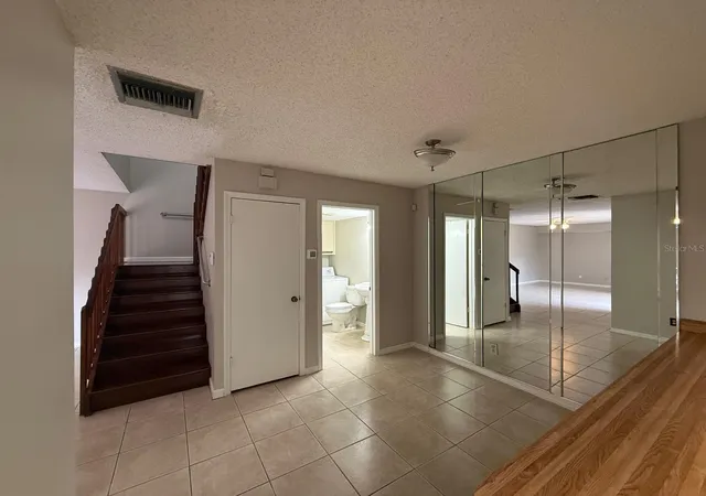 Listing Photo 4 - Condo for sale in building located at 5296 Cypress Ct, ORLANDO, FL 32811 - Unit #433
