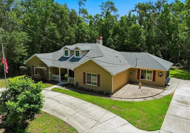 Photo 3 of Single family home for sale at 6012 Valley Spring Dr, Brooksville, FL 34601 | MLS# OM725474 | Listing updated on 2026-10-01