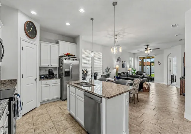 Photo 3 of Single family home for sale at 4007 Prima Lago Cir, Lakeland, FL 33810 | MLS# L4962246 | Listing updated on 2026-08-31