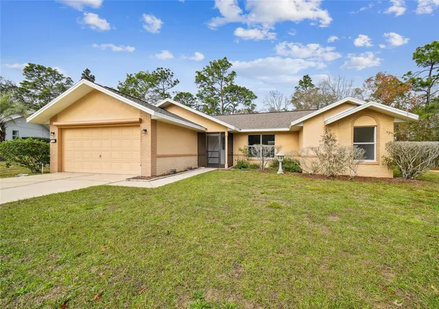 2nd image of 11 Carnation Ct E, Homosassa, FL 34446 | MLS# O6411323