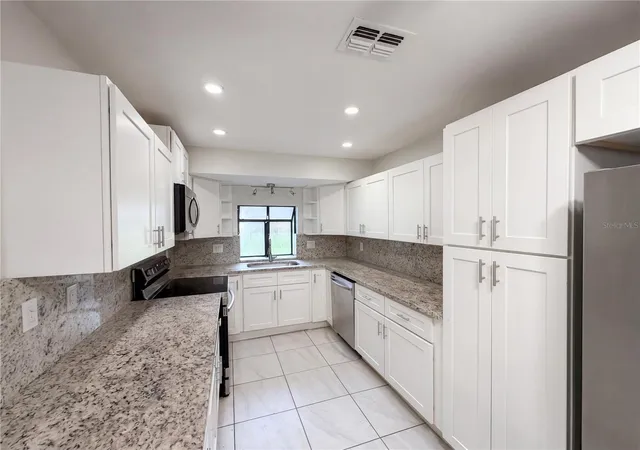 Photo 2 of Sale Pending at 10510 Sw 74th Court, Ocala, FL 34476 | MLS# O6411327 | Listing updated on 2026-09-17
