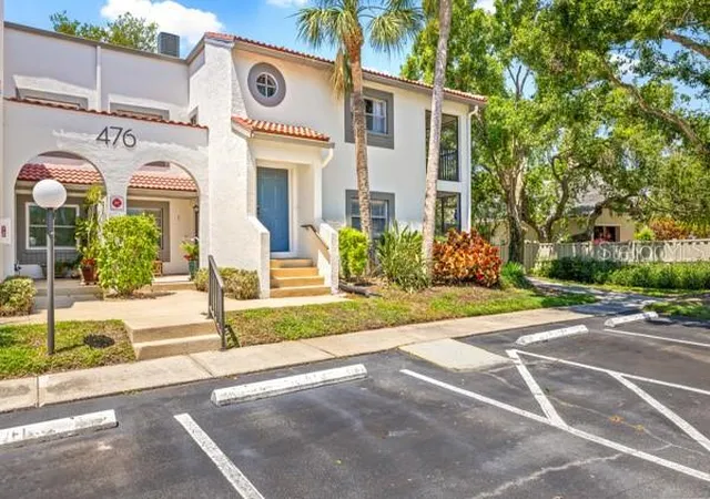 Homes for sale in St Petersburg, FL | 476 Santa Cruz Place, St Petersburg, FL 33703 | Houzeo
